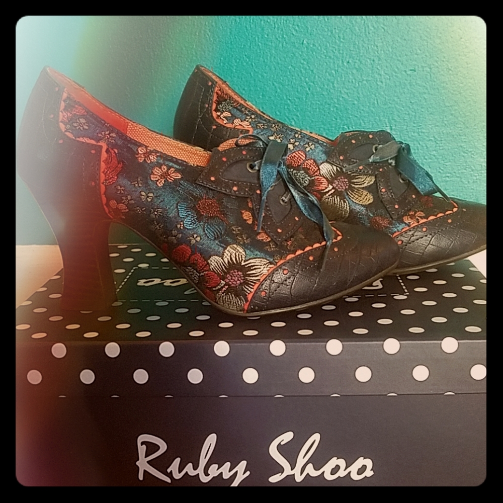 Ruby Shoo - Picture 1 of 3